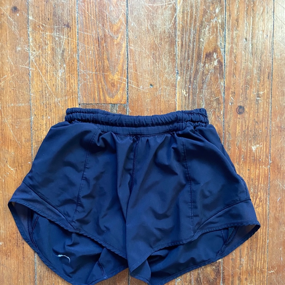 lululemon Hotty Hot Short II 2.5” Navy Size 2